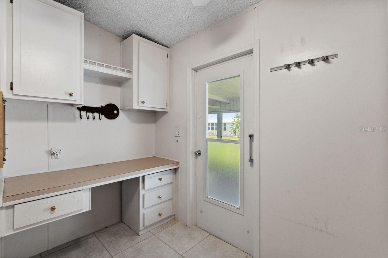 Image 23 of 46 For 749 Riverview Circle