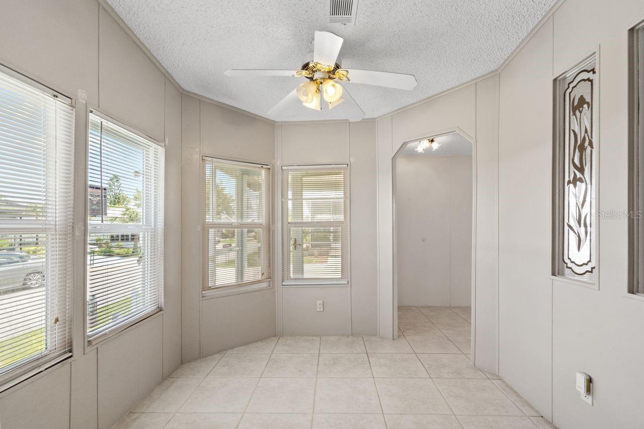 Image 5 of 46 For 749 Riverview Circle