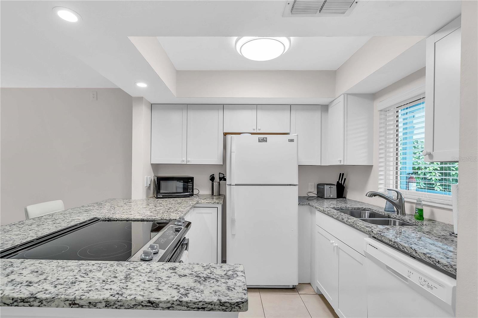 Image 3 of 17 For 1670 Laurel Street 205