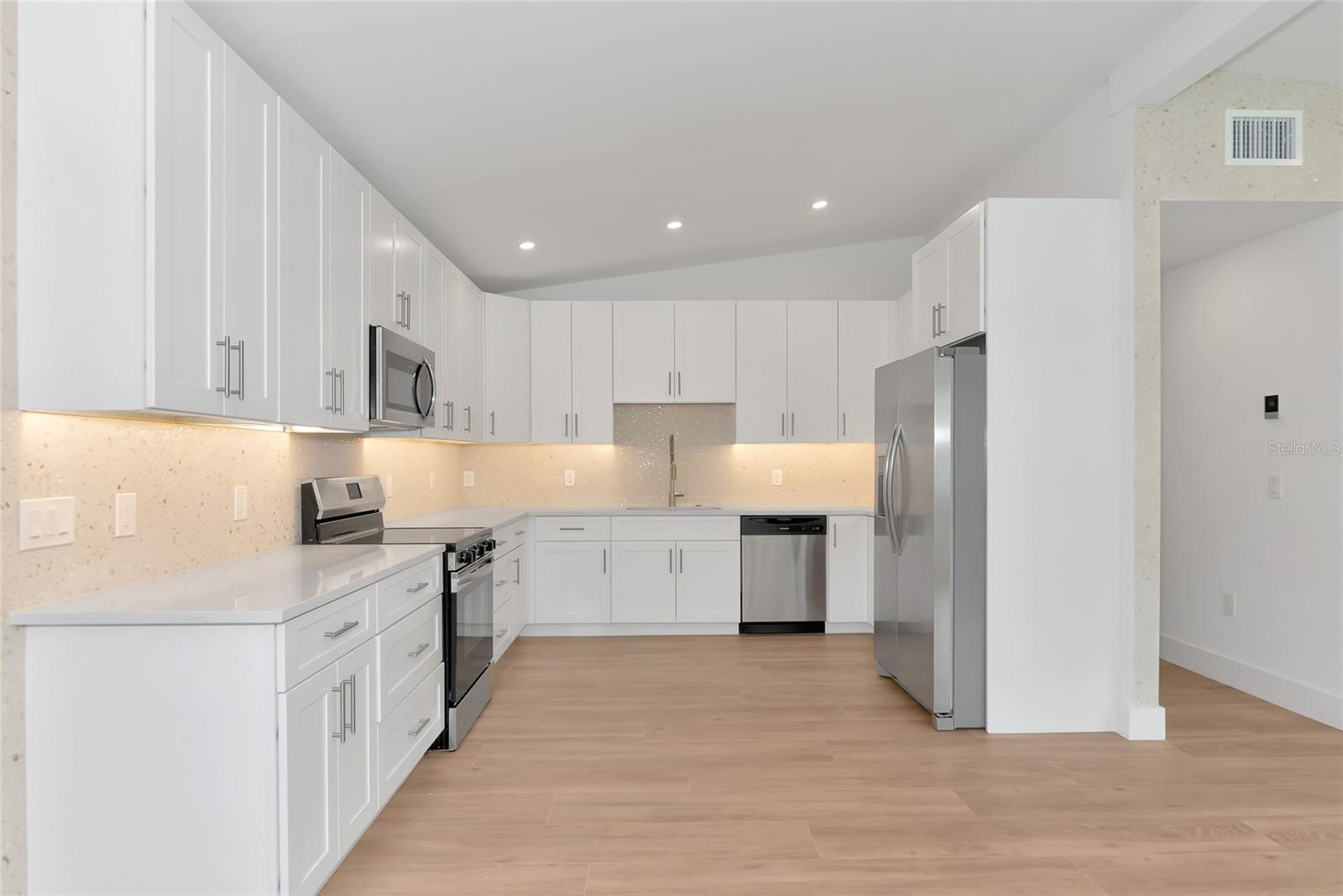 Image 6 of 66 For 4515 19th Avenue W