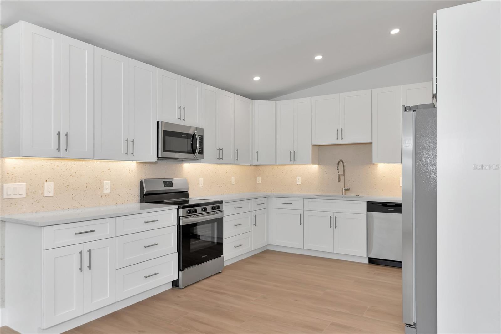 Image 7 of 66 For 4515 19th Avenue W