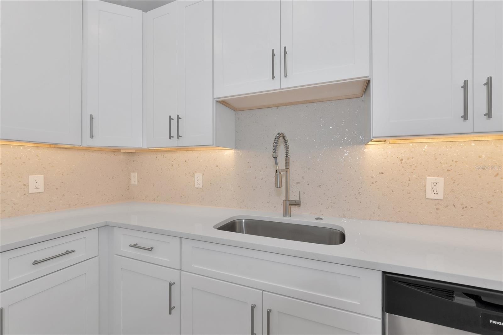 Image 9 of 66 For 4515 19th Avenue W