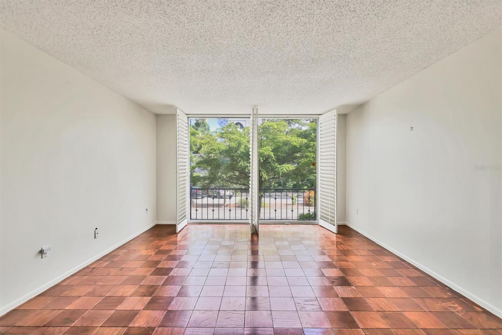 Image 10 of 28 For 301 Gulfstream Avenue 103