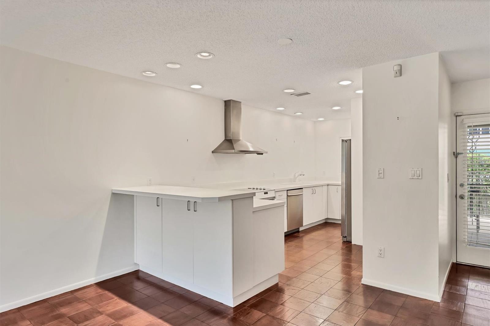 Image 15 of 28 For 301 Gulfstream Avenue 103