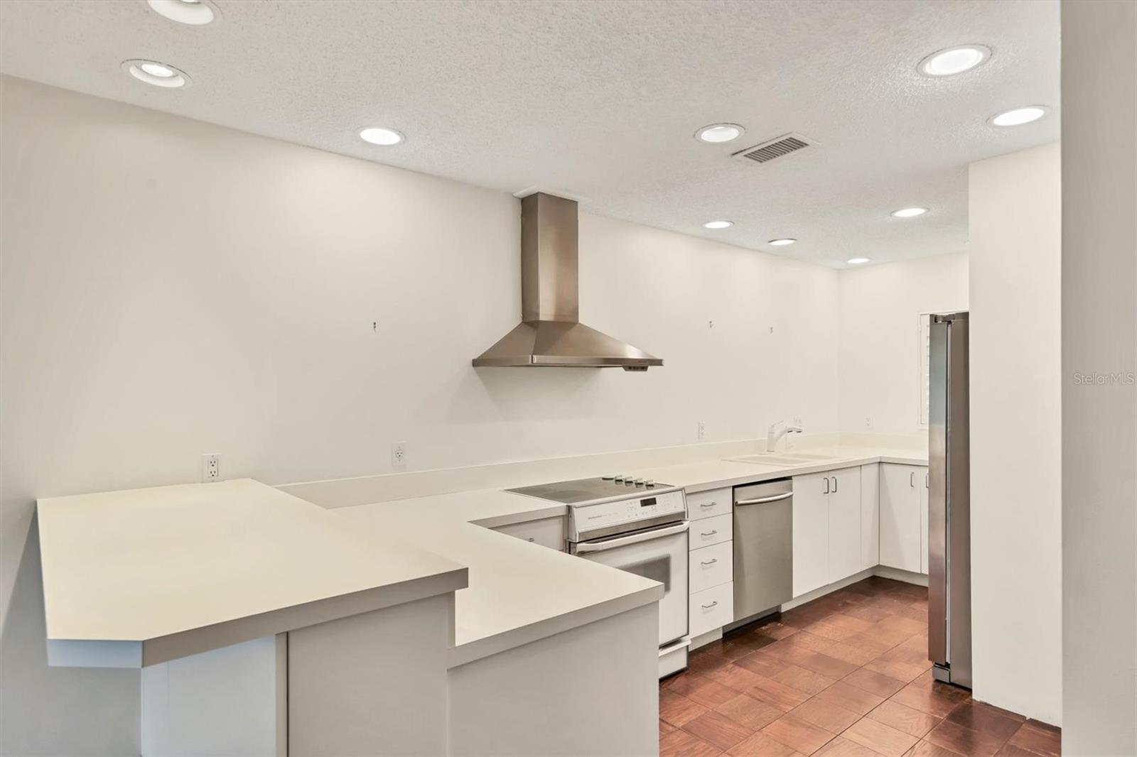 Image 16 of 28 For 301 Gulfstream Avenue 103