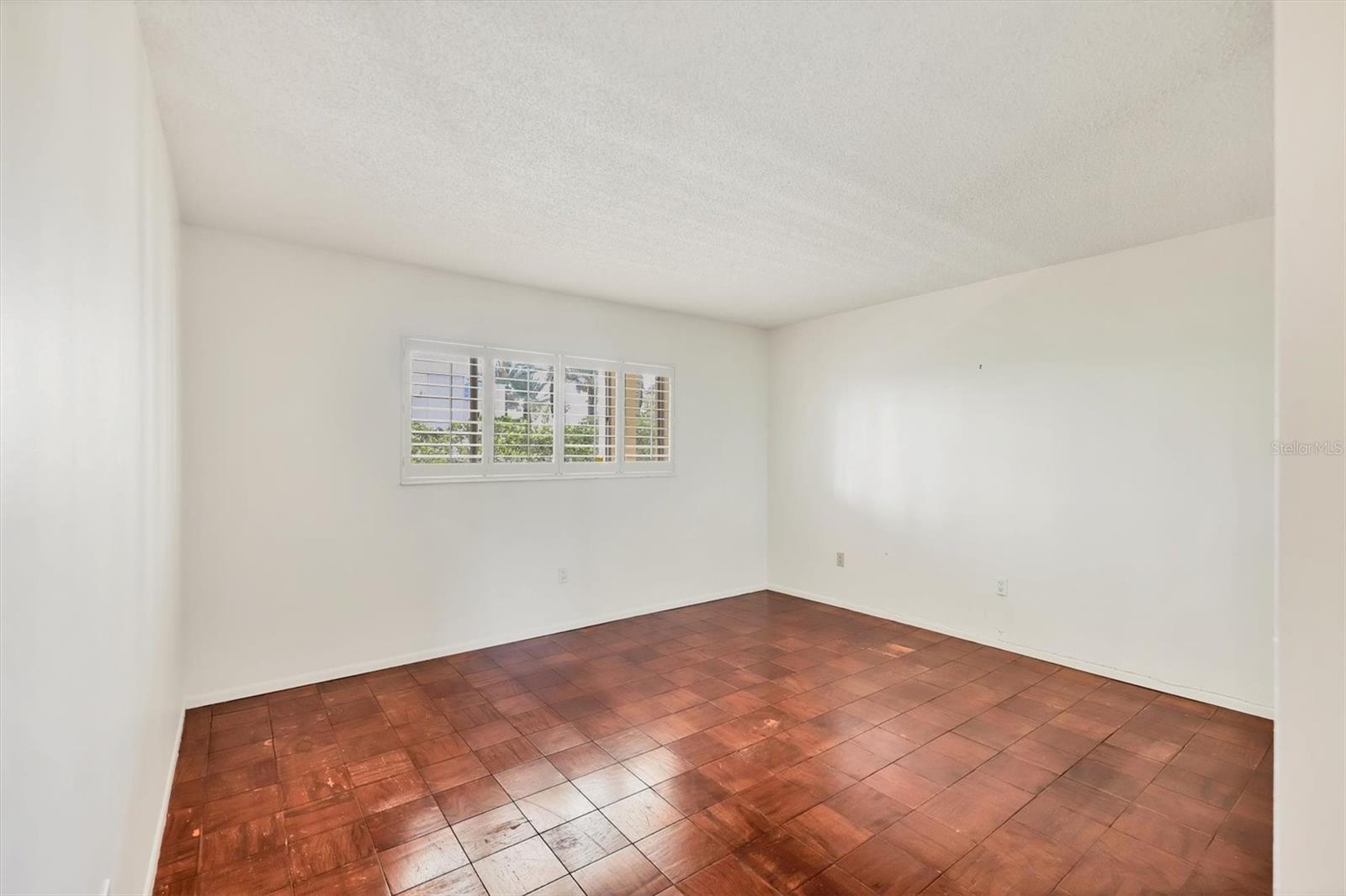 Image 23 of 28 For 301 Gulfstream Avenue 103