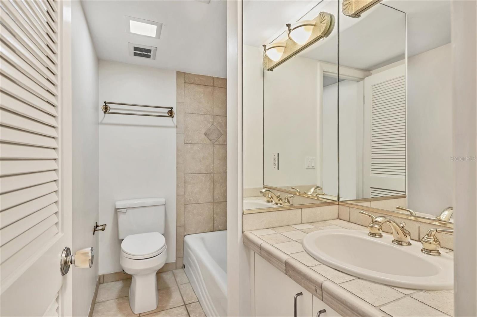 Image 26 of 28 For 301 Gulfstream Avenue 103