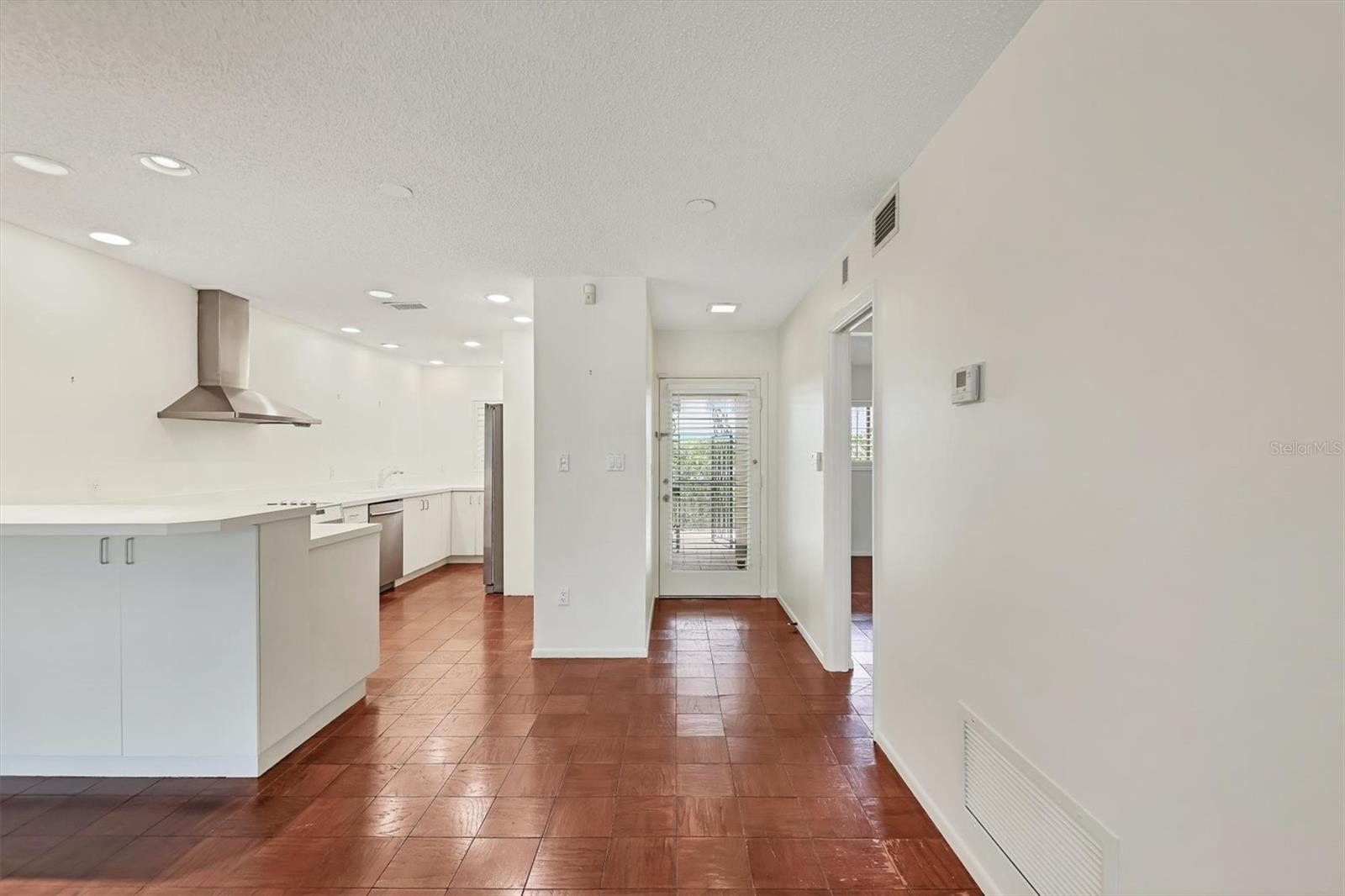 Image 4 of 28 For 301 Gulfstream Avenue 103