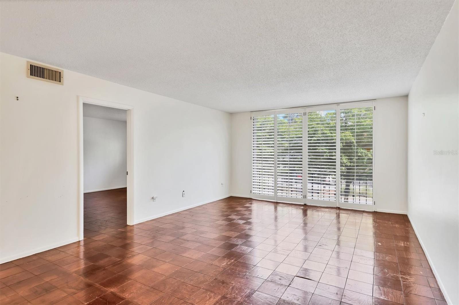 Image 8 of 28 For 301 Gulfstream Avenue 103