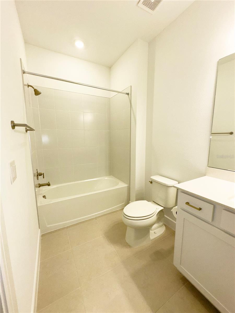 Image 20 of 24 For 10011 Longmeadow Avenue