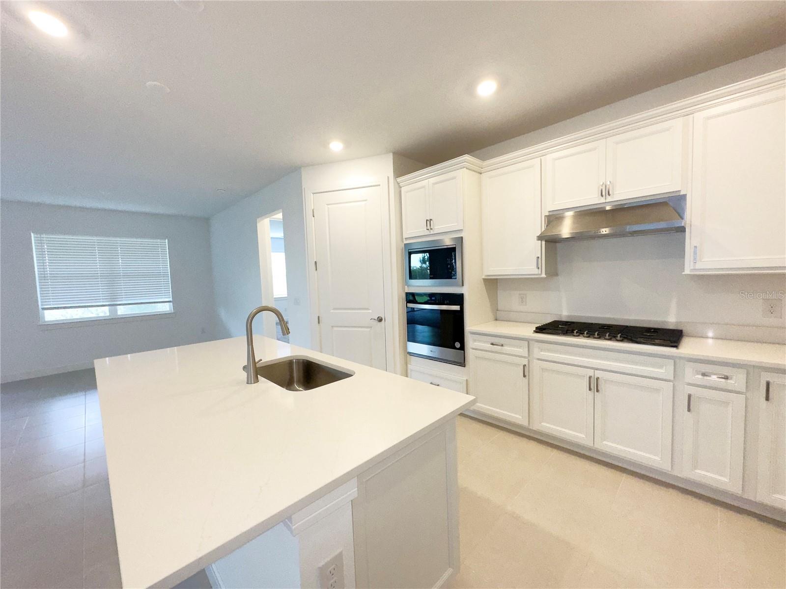 Image 7 of 24 For 10011 Longmeadow Avenue