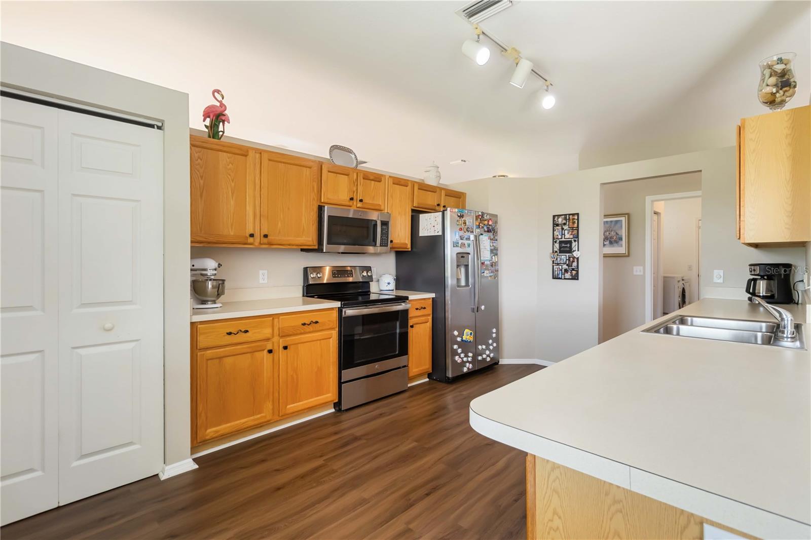 Image 10 of 37 For 9410 71st Avenue E