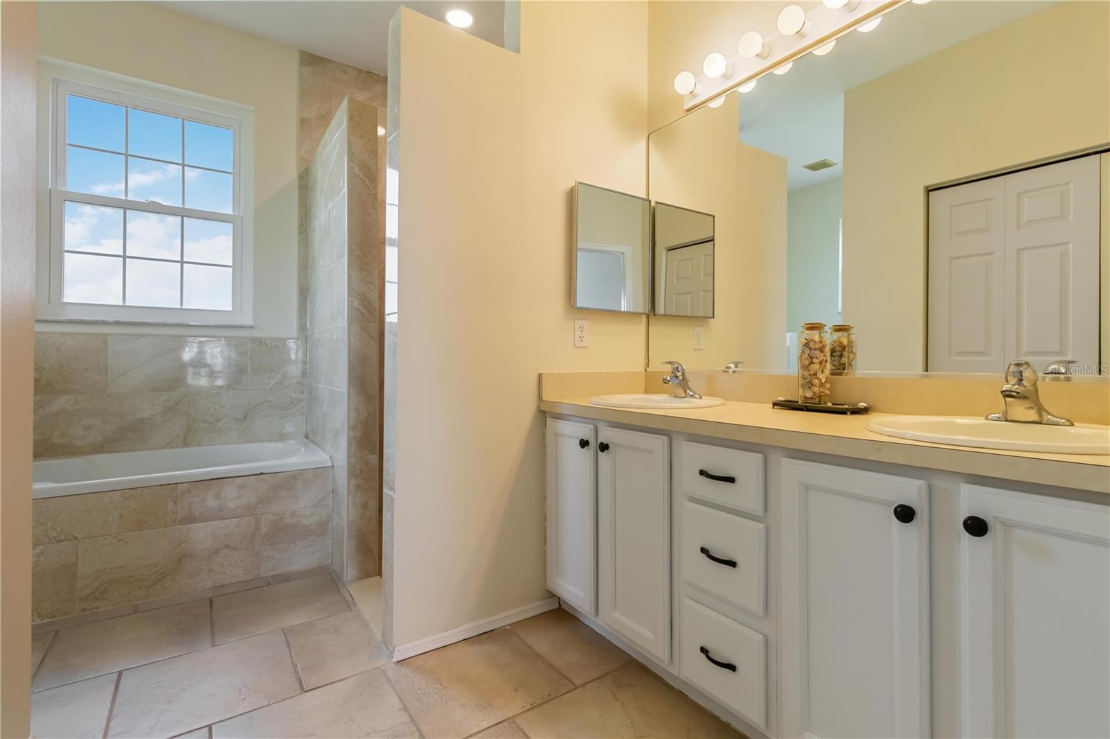 Image 21 of 37 For 9410 71st Avenue E
