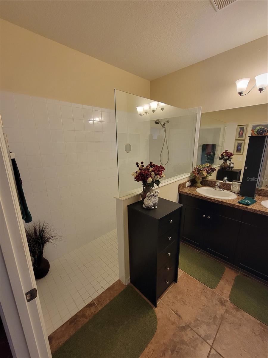 Image 20 of 37 For 2819 47th Street E