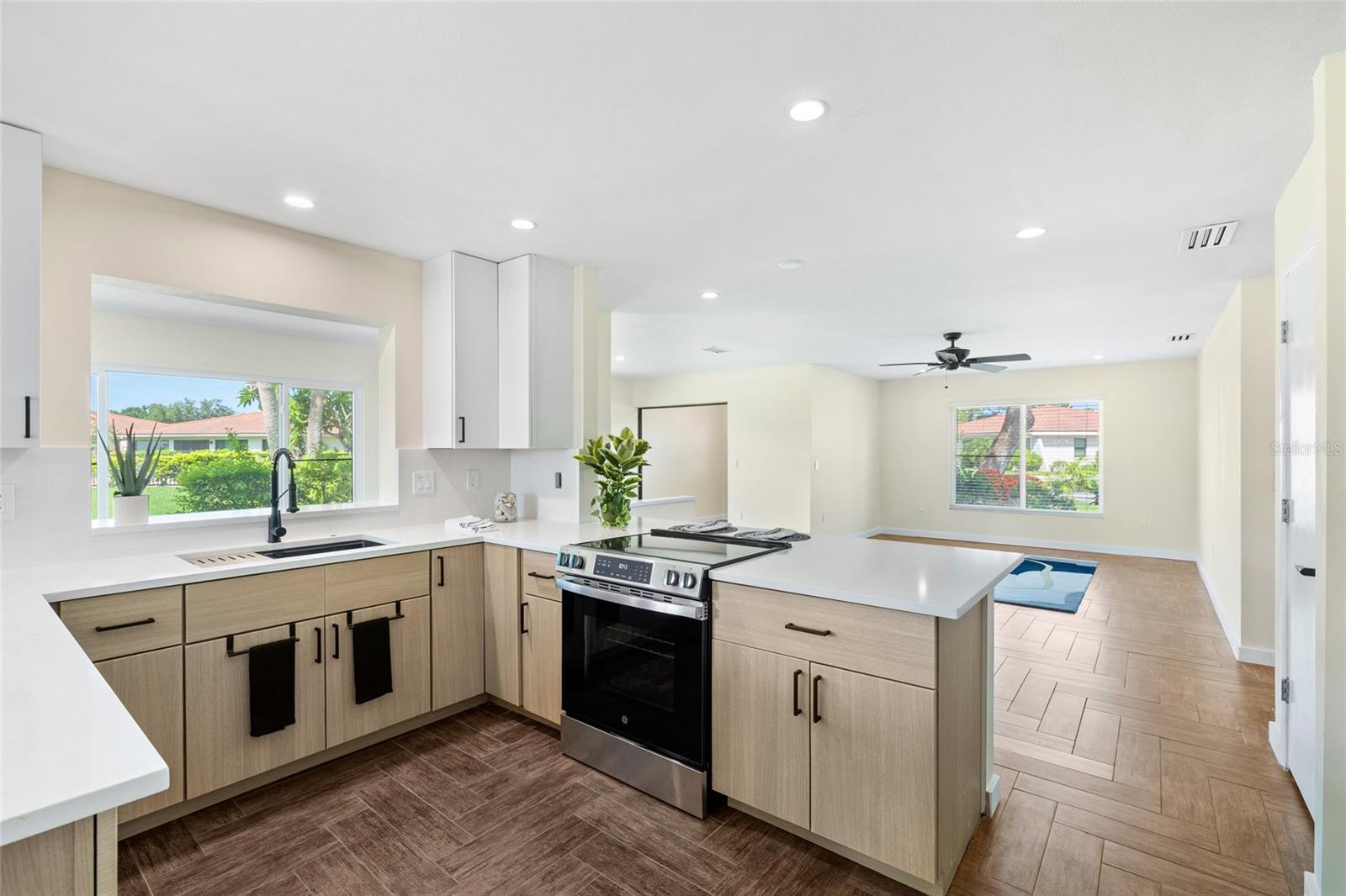 Image 18 of 44 For 5017 Vivienda Way 29