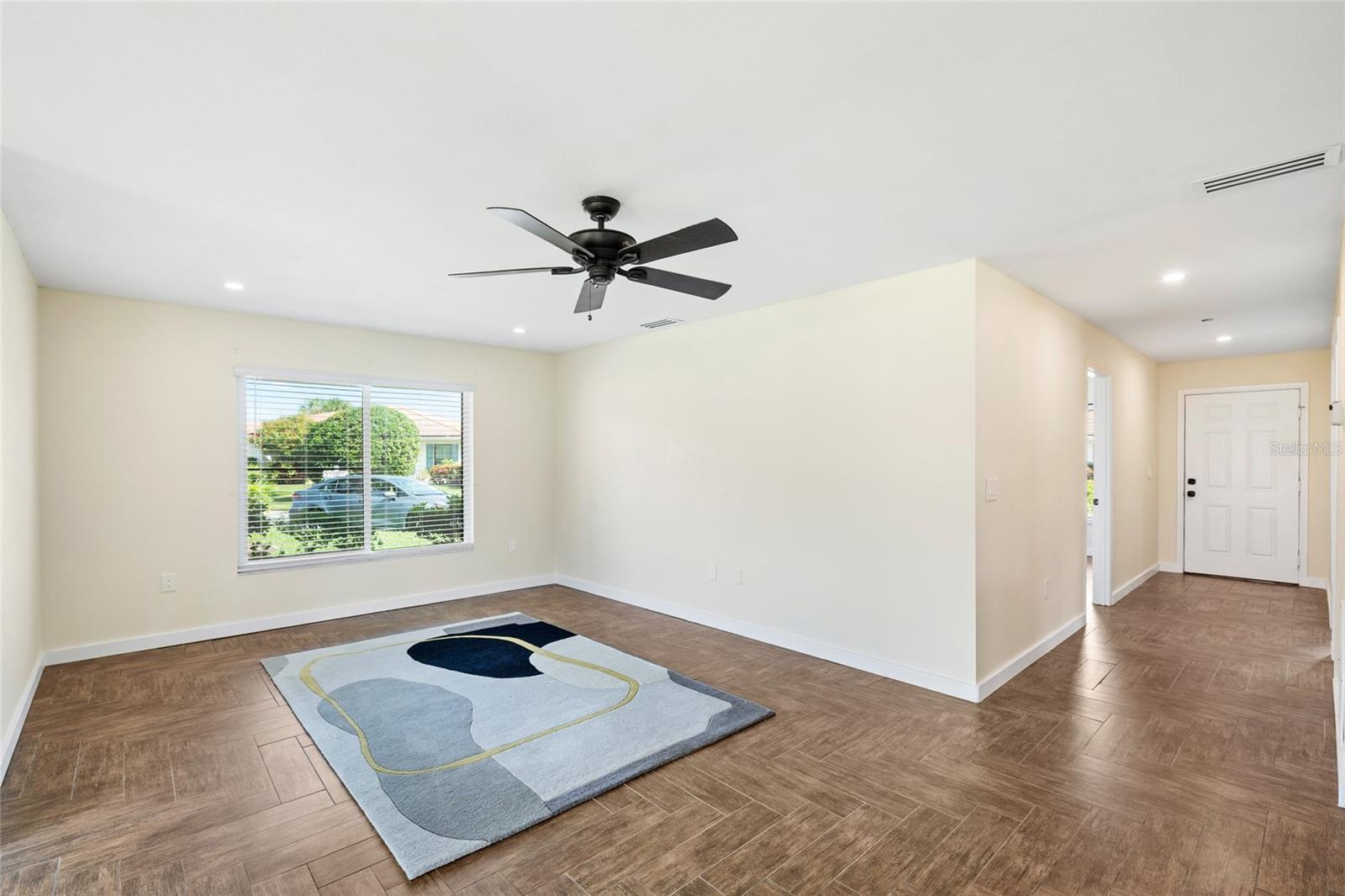 Image 19 of 44 For 5017 Vivienda Way 29