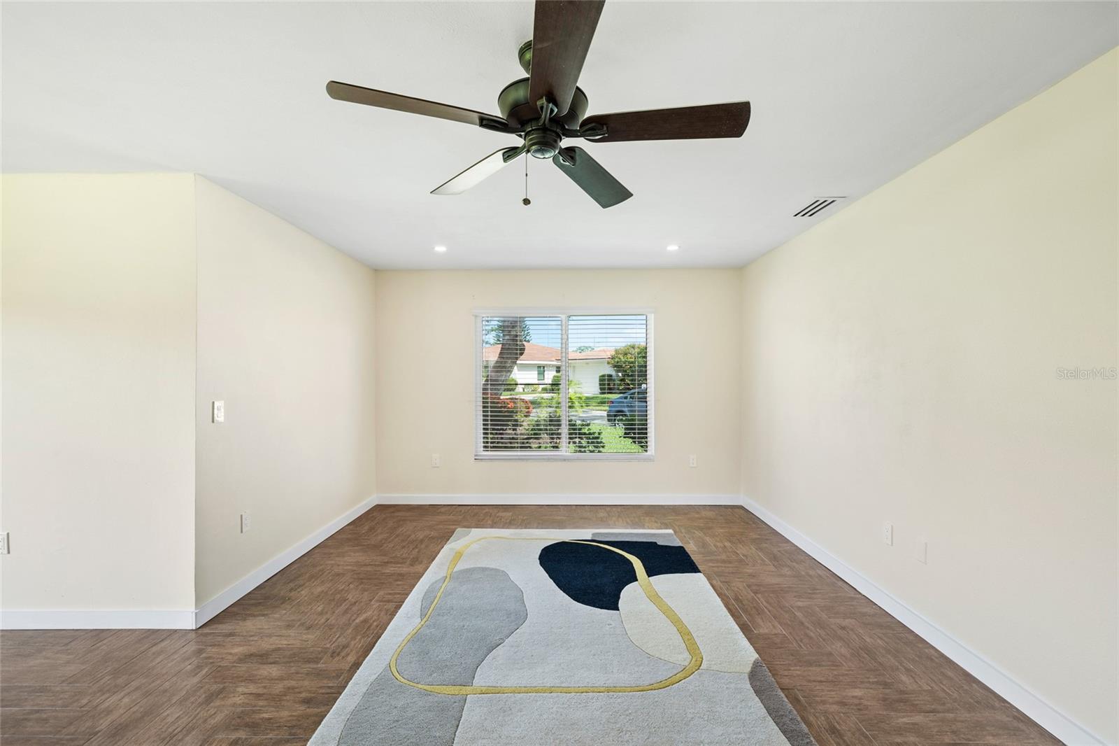 Image 20 of 44 For 5017 Vivienda Way 29