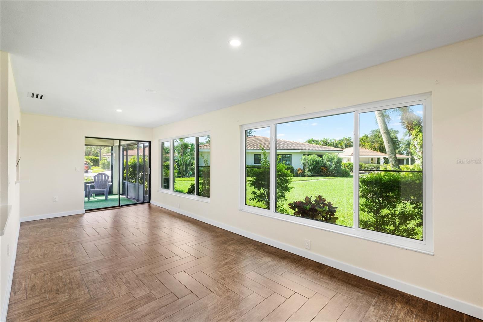 Image 21 of 44 For 5017 Vivienda Way 29