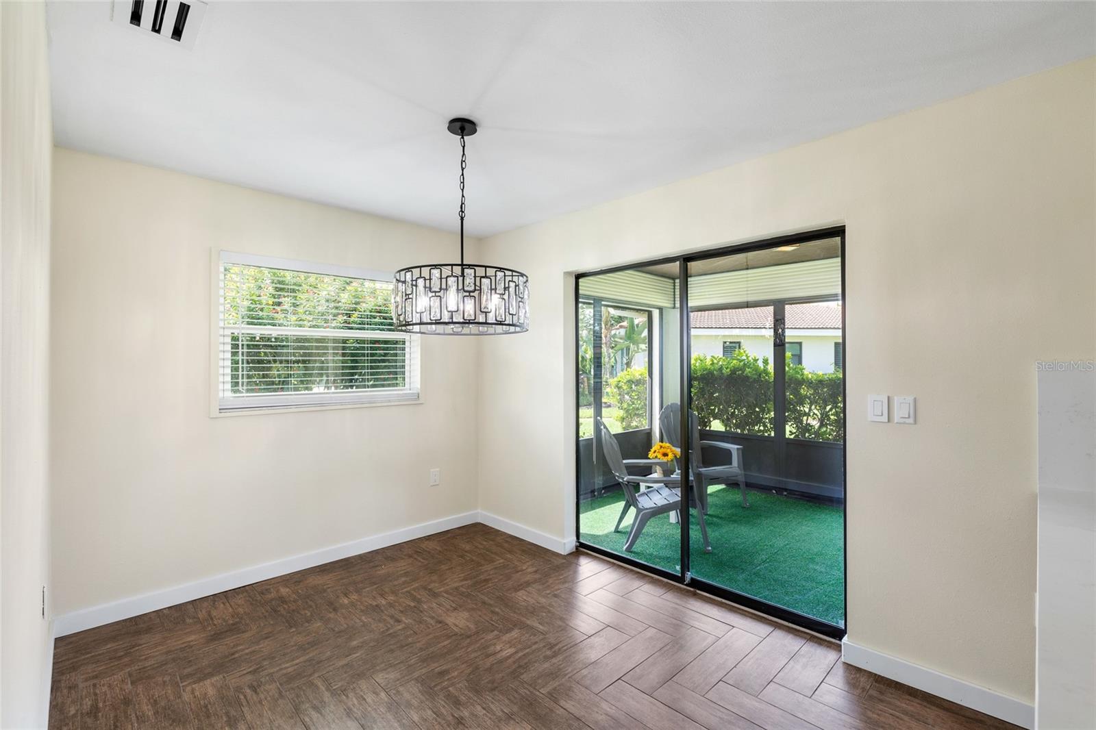 Image 25 of 44 For 5017 Vivienda Way 29