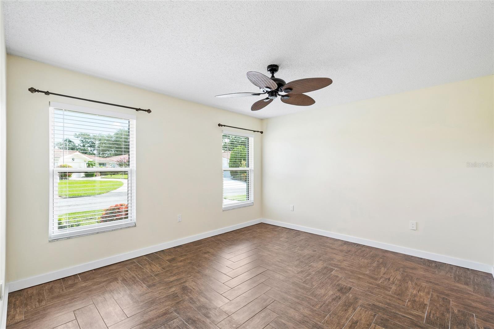 Image 26 of 44 For 5017 Vivienda Way 29