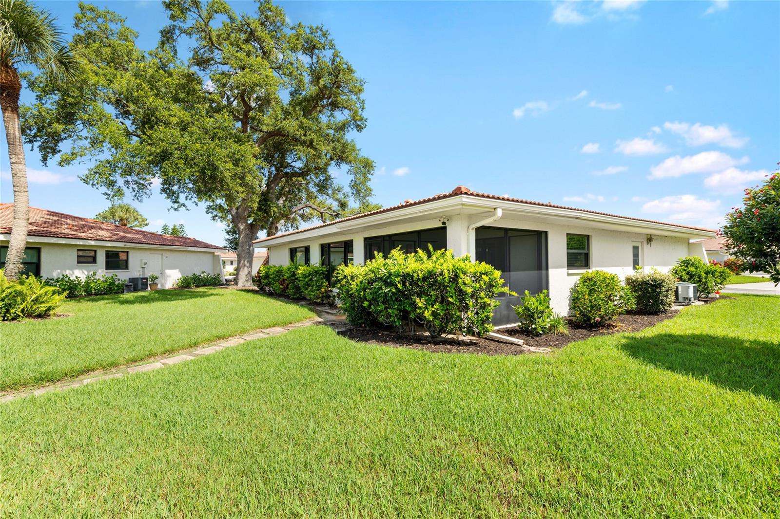 Image 7 of 44 For 5017 Vivienda Way 29
