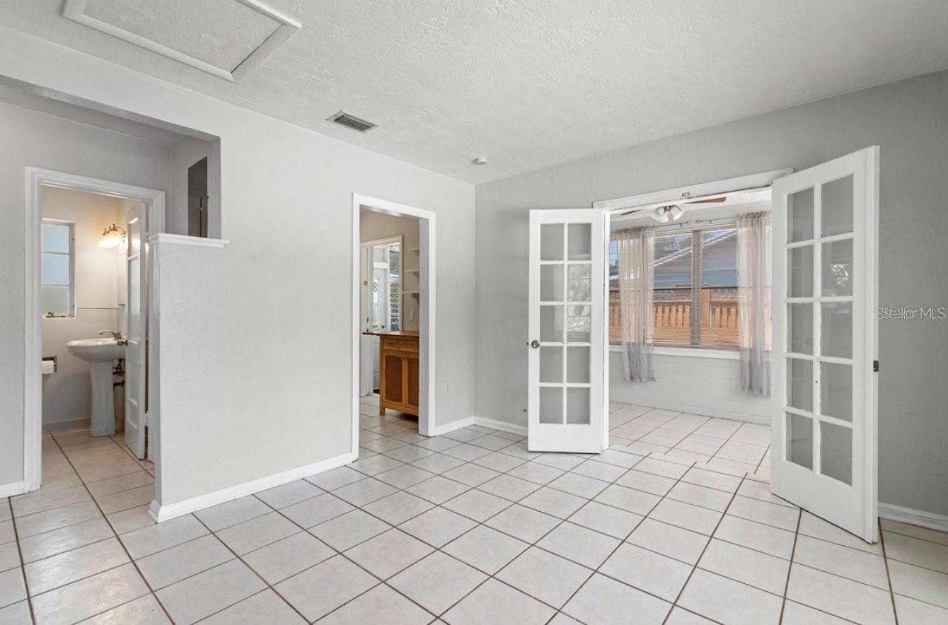 Image 6 of 23 For 3915 Iroquois Avenue
