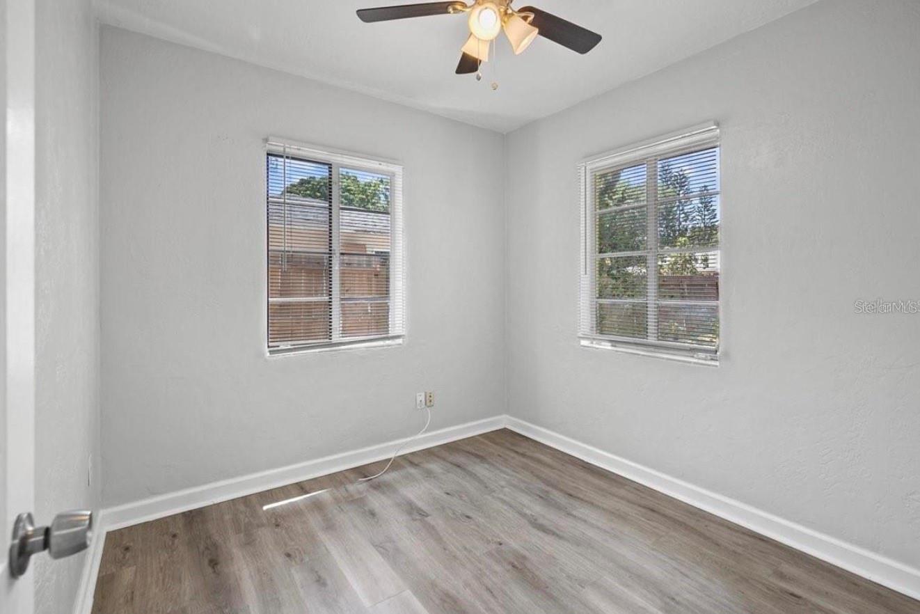 Image 7 of 23 For 3915 Iroquois Avenue