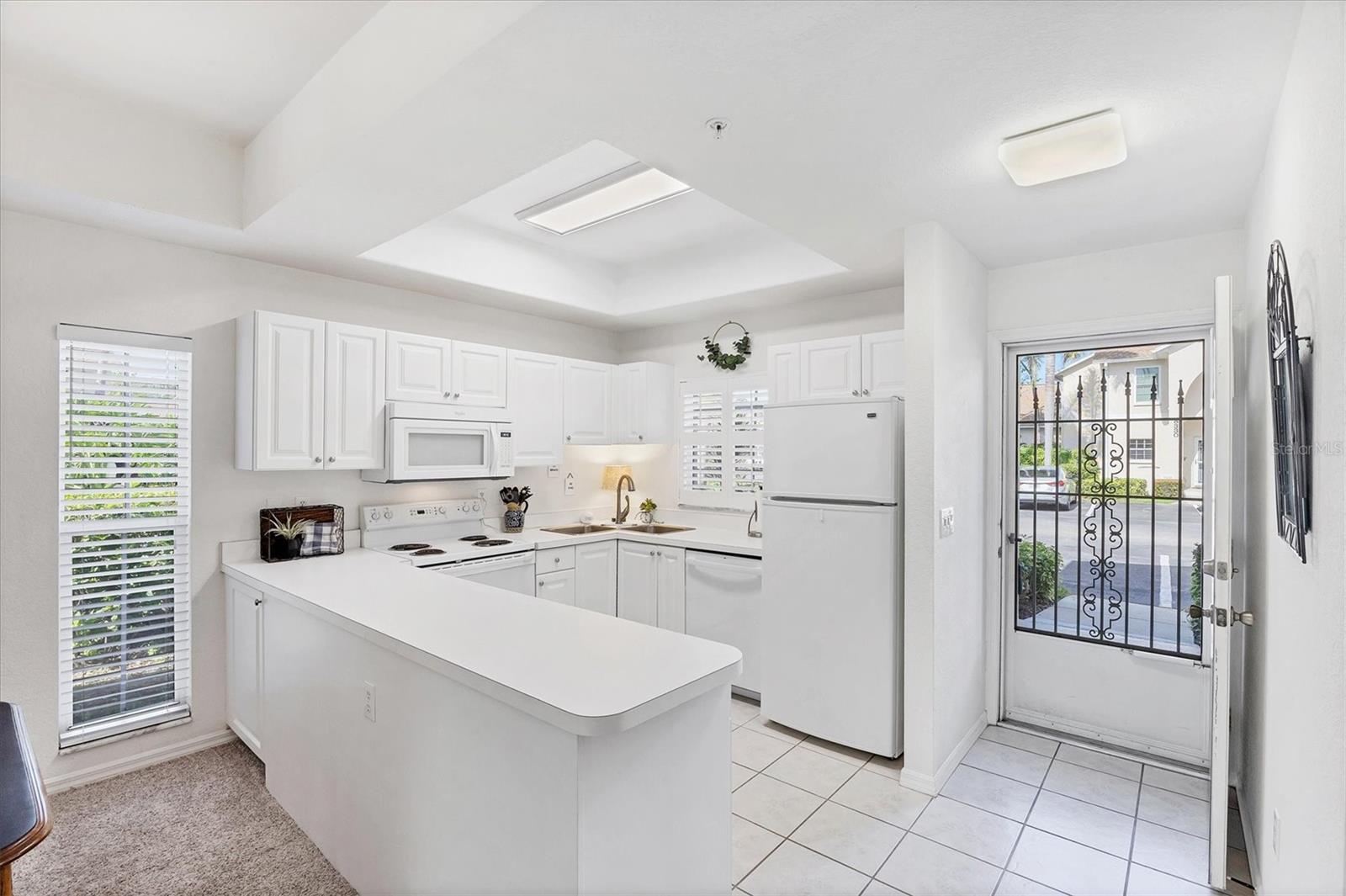 Image 10 of 44 For 8335 Glenrose Way 1513