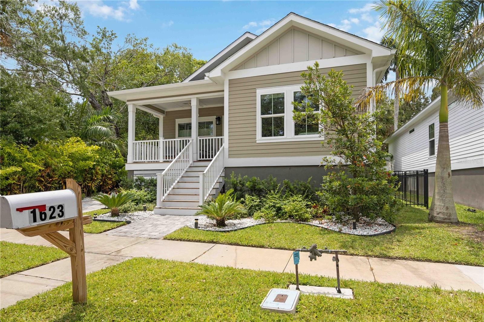 Image 3 of 46 For 1623 8th Avenue W