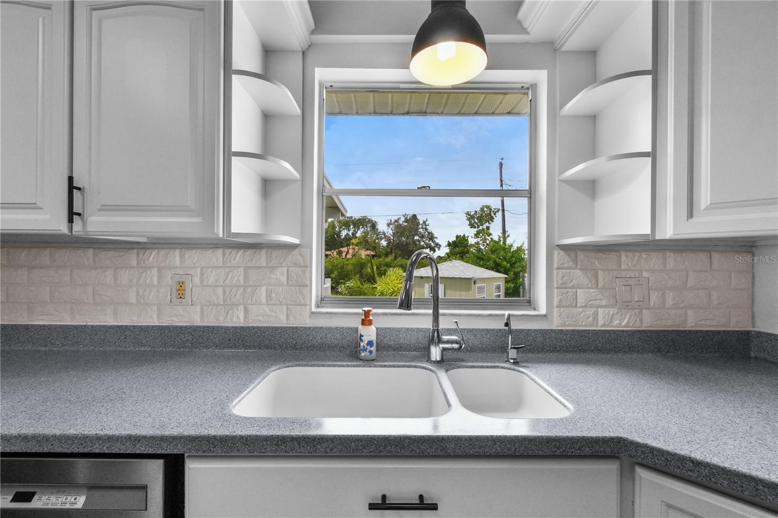 Image 70 of 87 For 354 Willow Lane