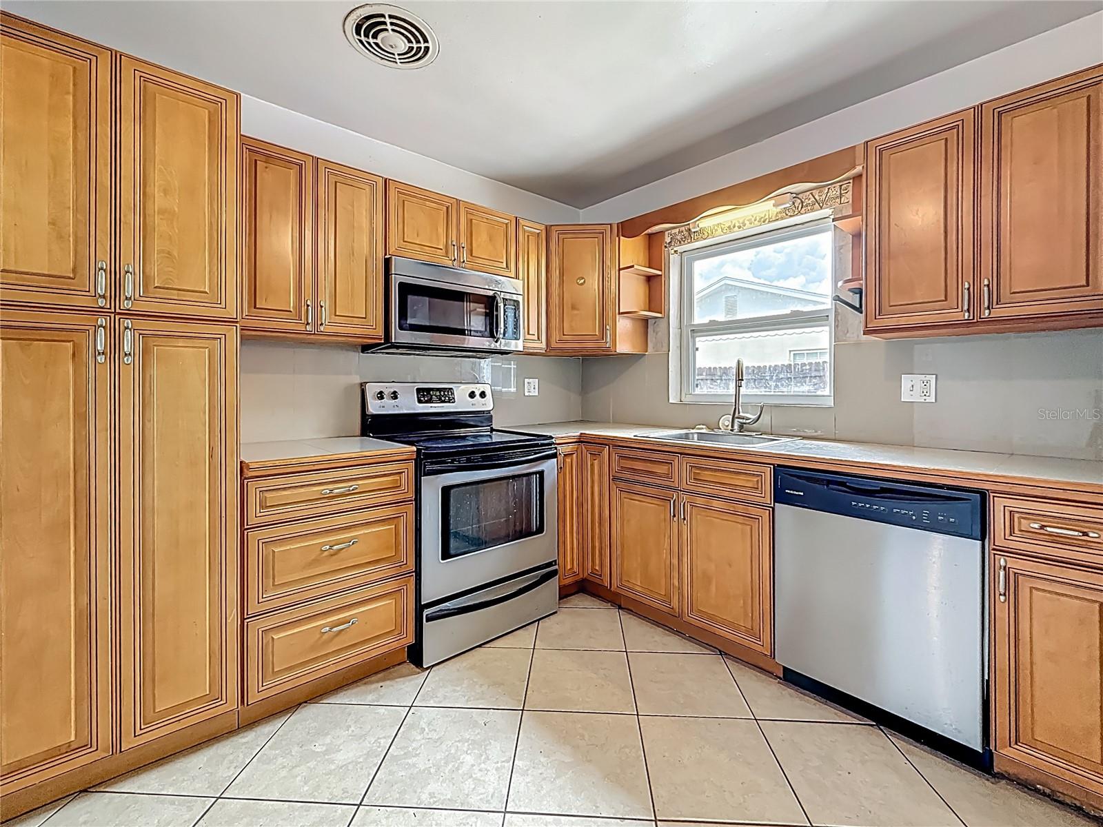 Image 12 of 71 For 1700 63rd Street N