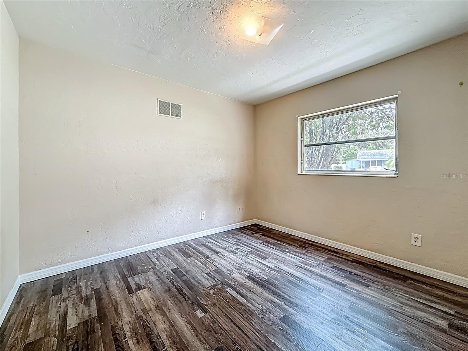 Image 23 of 71 For 1700 63rd Street N