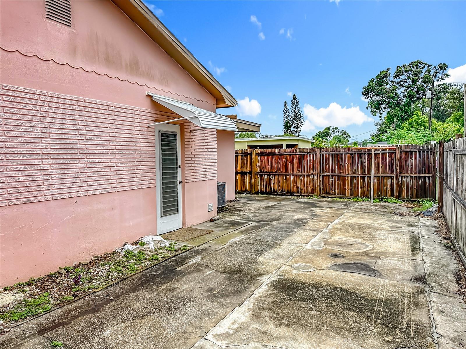 Image 42 of 71 For 1700 63rd Street N