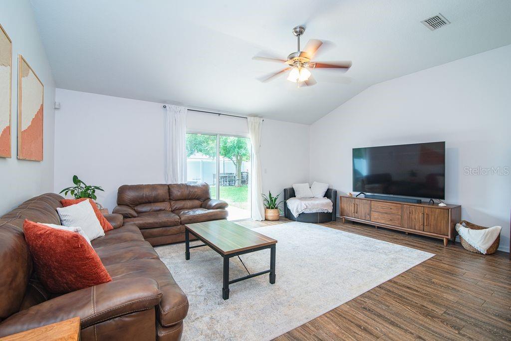 Image 16 of 41 For 572 Sparrow Branch Circle