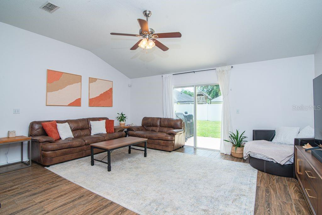 Image 17 of 41 For 572 Sparrow Branch Circle