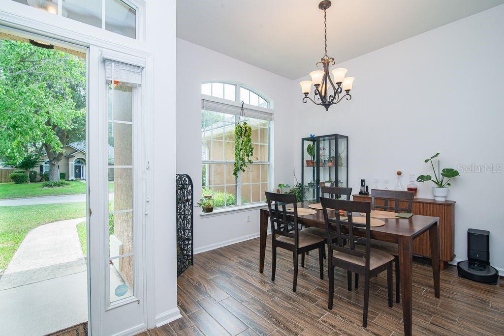 Image 7 of 41 For 572 Sparrow Branch Circle