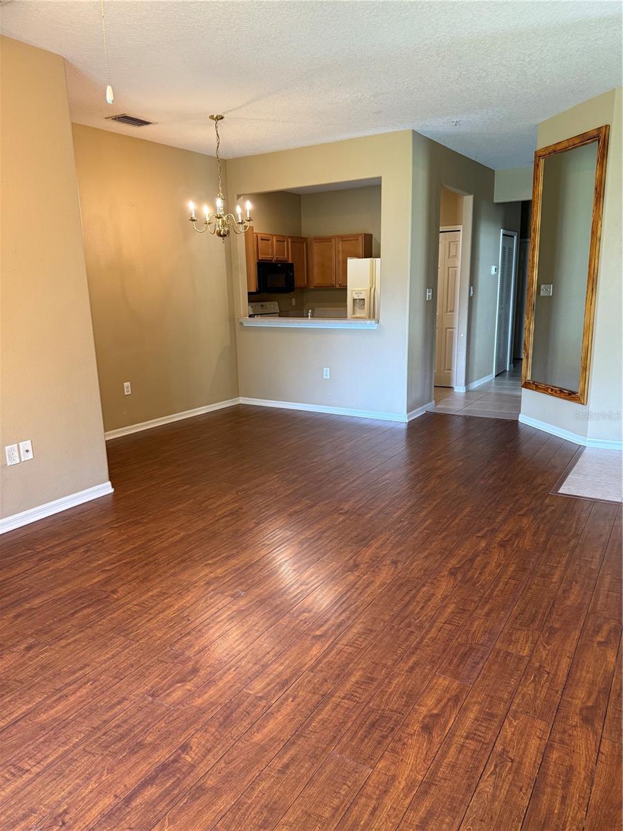 Image 3 of 16 For 3403 Parkridge Circle 20