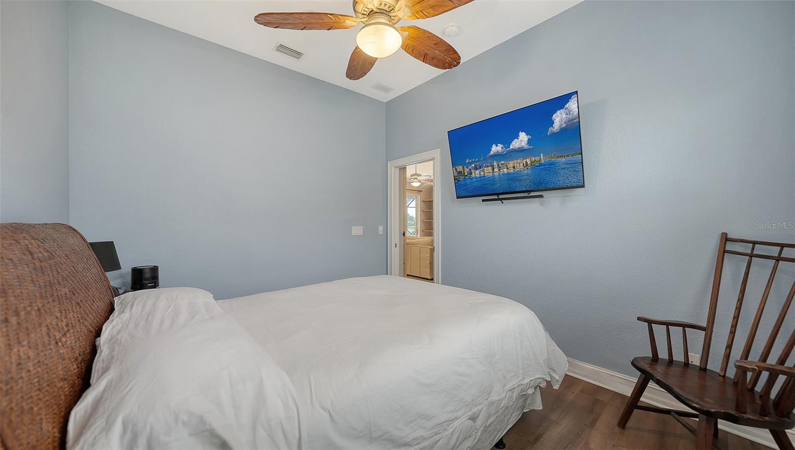 Image 39 of 100 For 242 Pesaro Drive