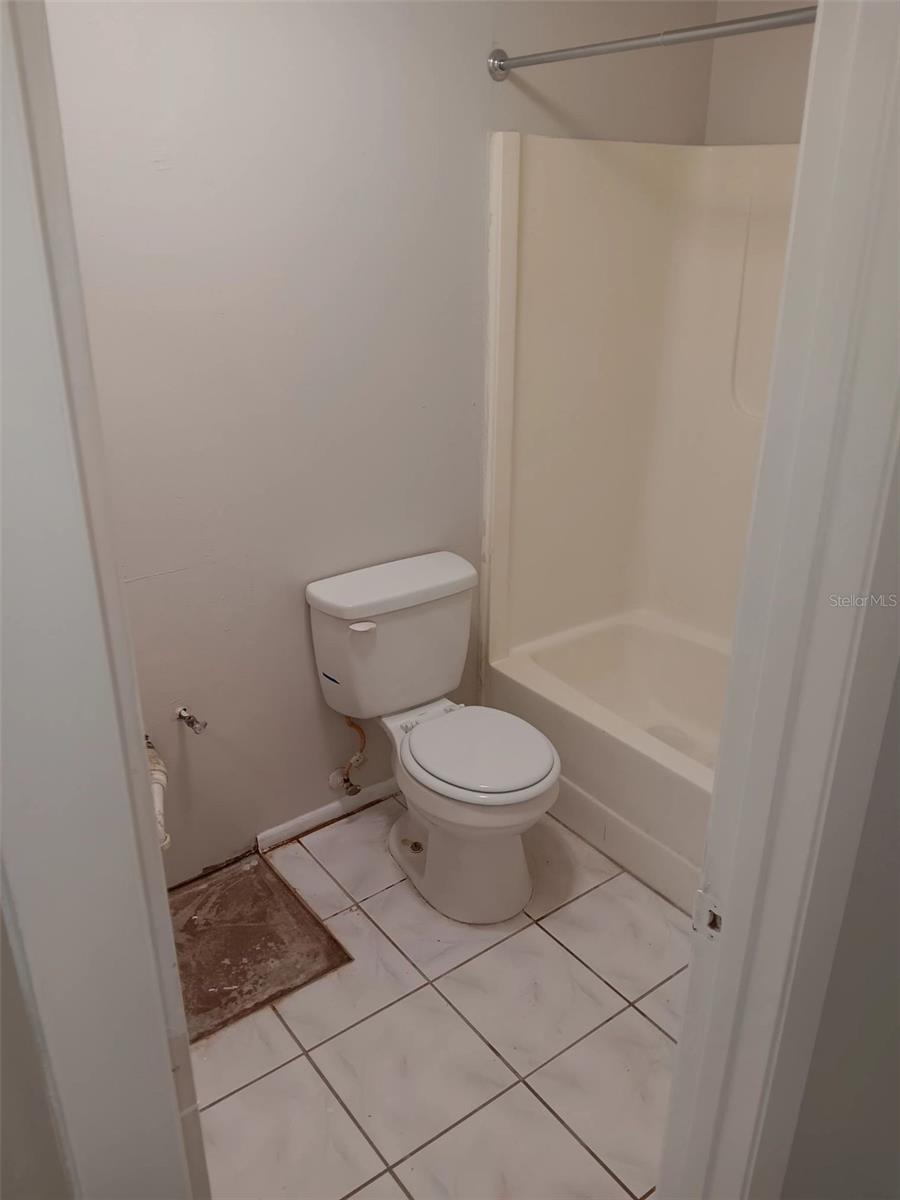Image 2 of 7 For 846 Hand Avenue