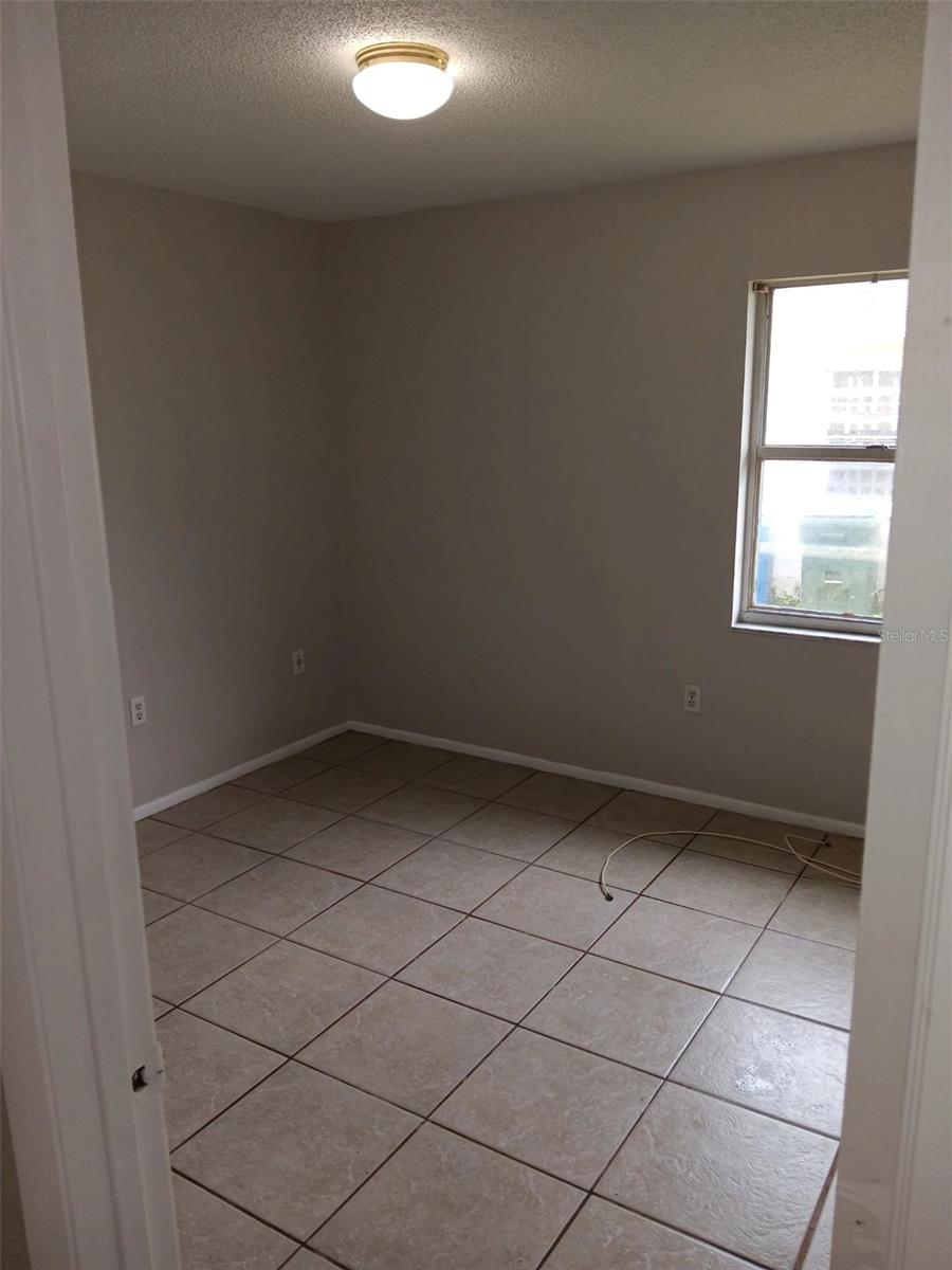 Image 4 of 7 For 846 Hand Avenue