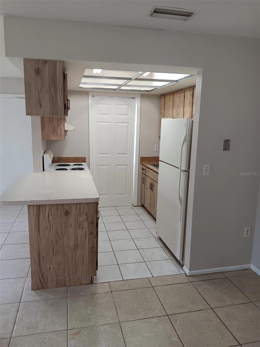 Image 6 of 7 For 846 Hand Avenue