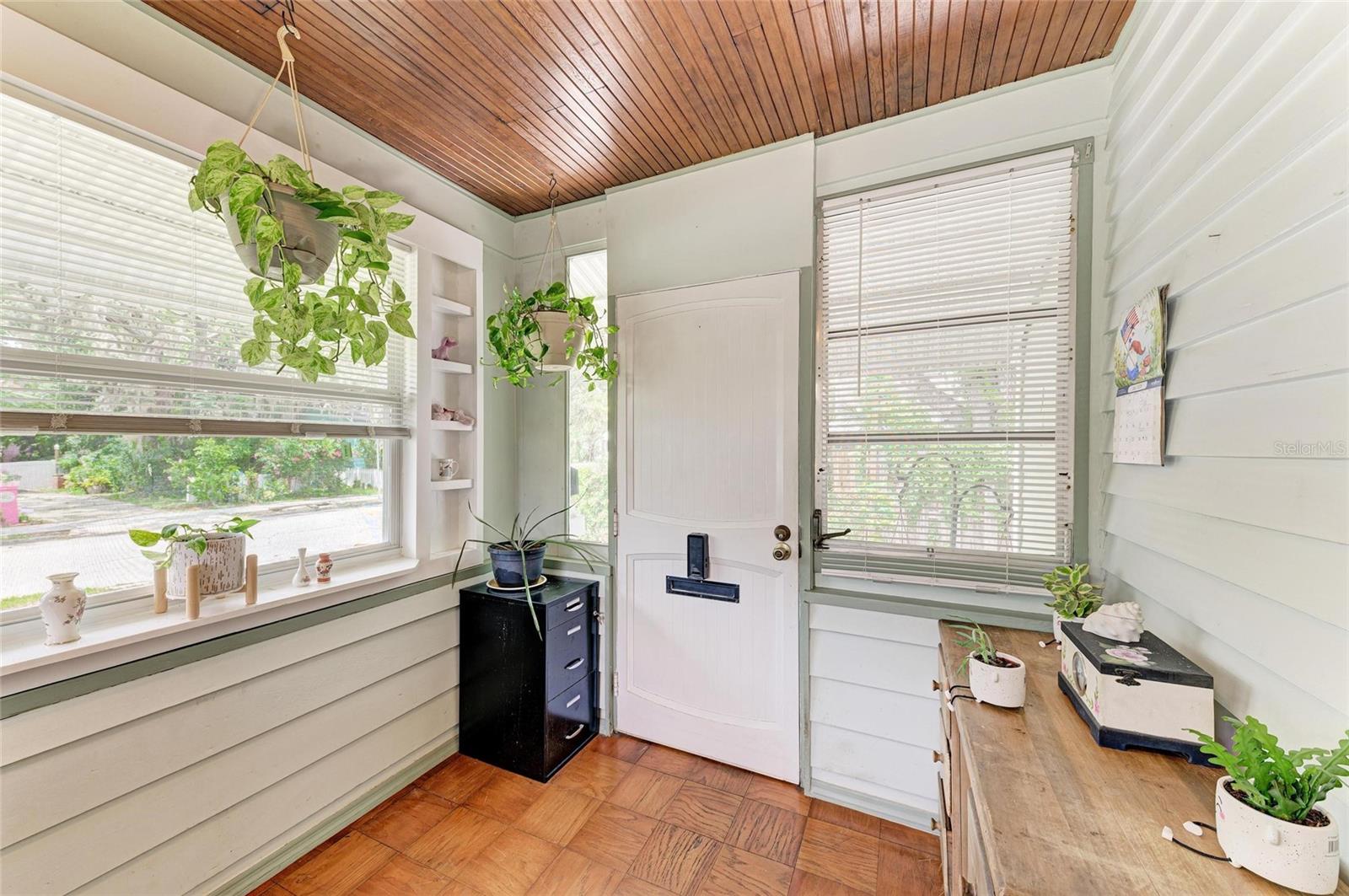 Image 12 of 42 For 2124 6th Avenue W