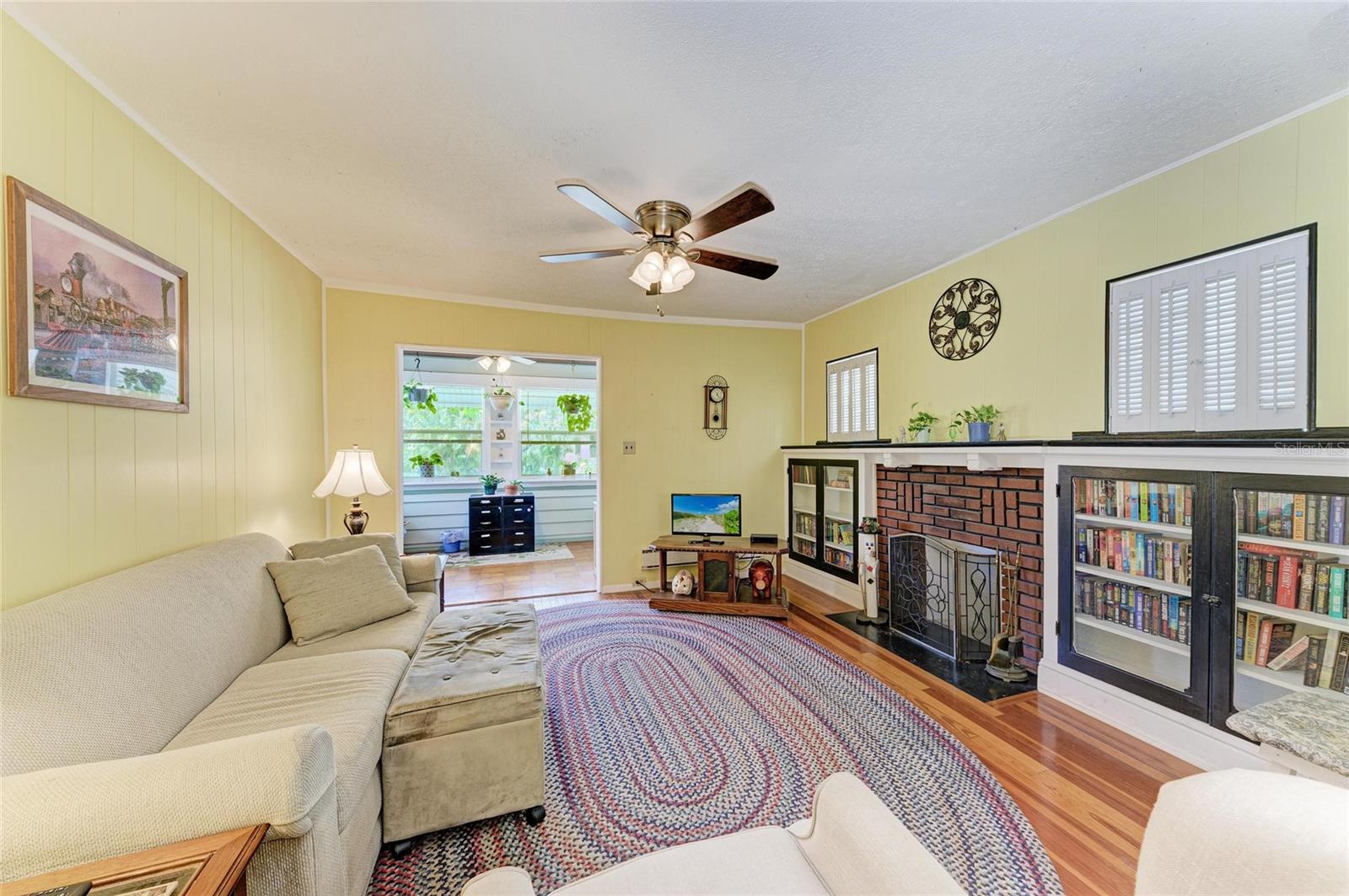 Image 17 of 42 For 2124 6th Avenue W