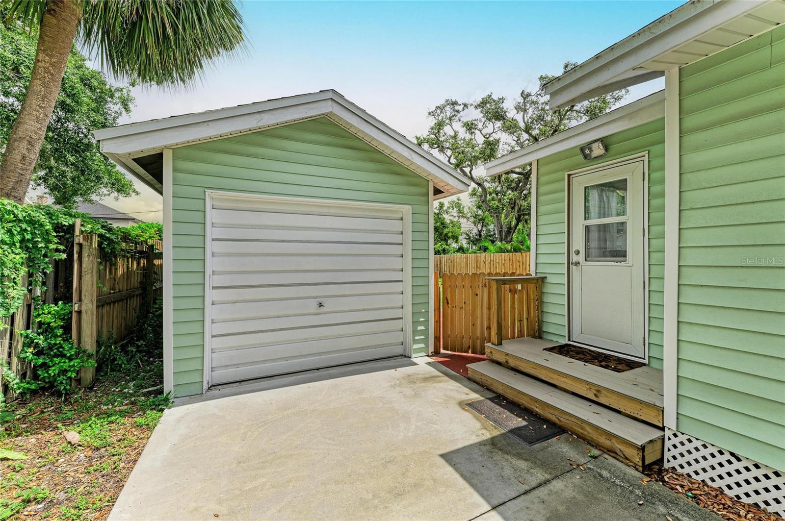 Image 32 of 42 For 2124 6th Avenue W