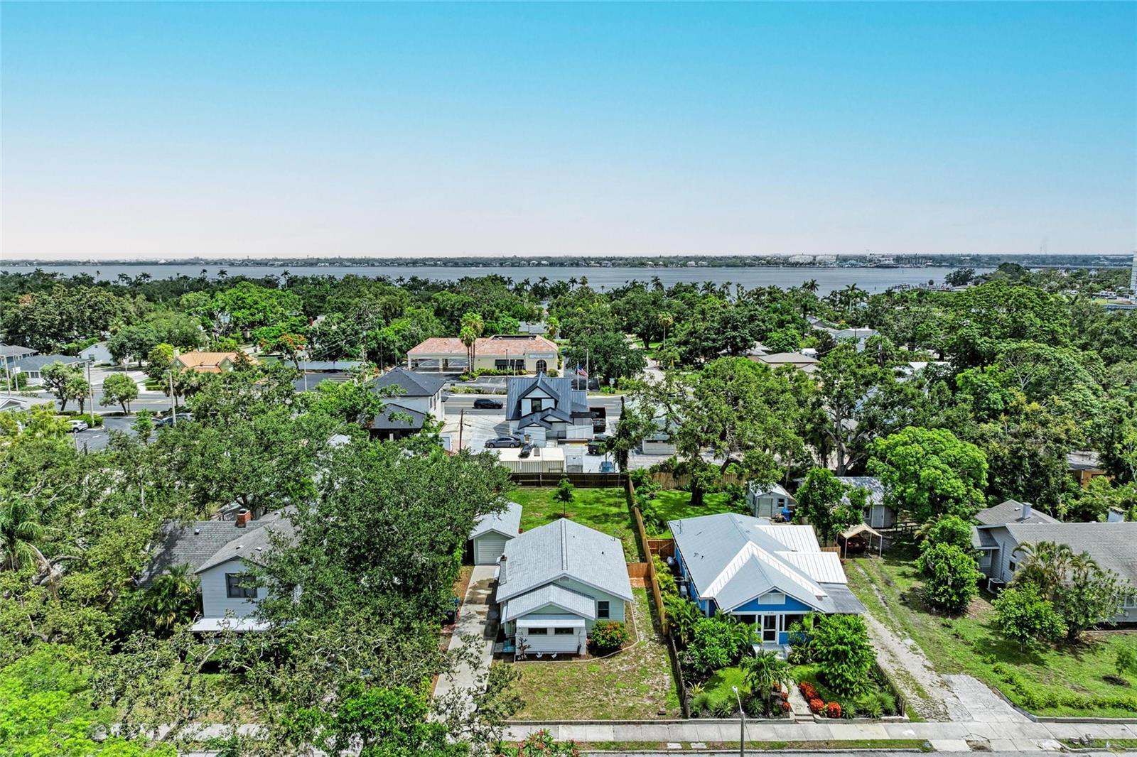 Image 4 of 42 For 2124 6th Avenue W