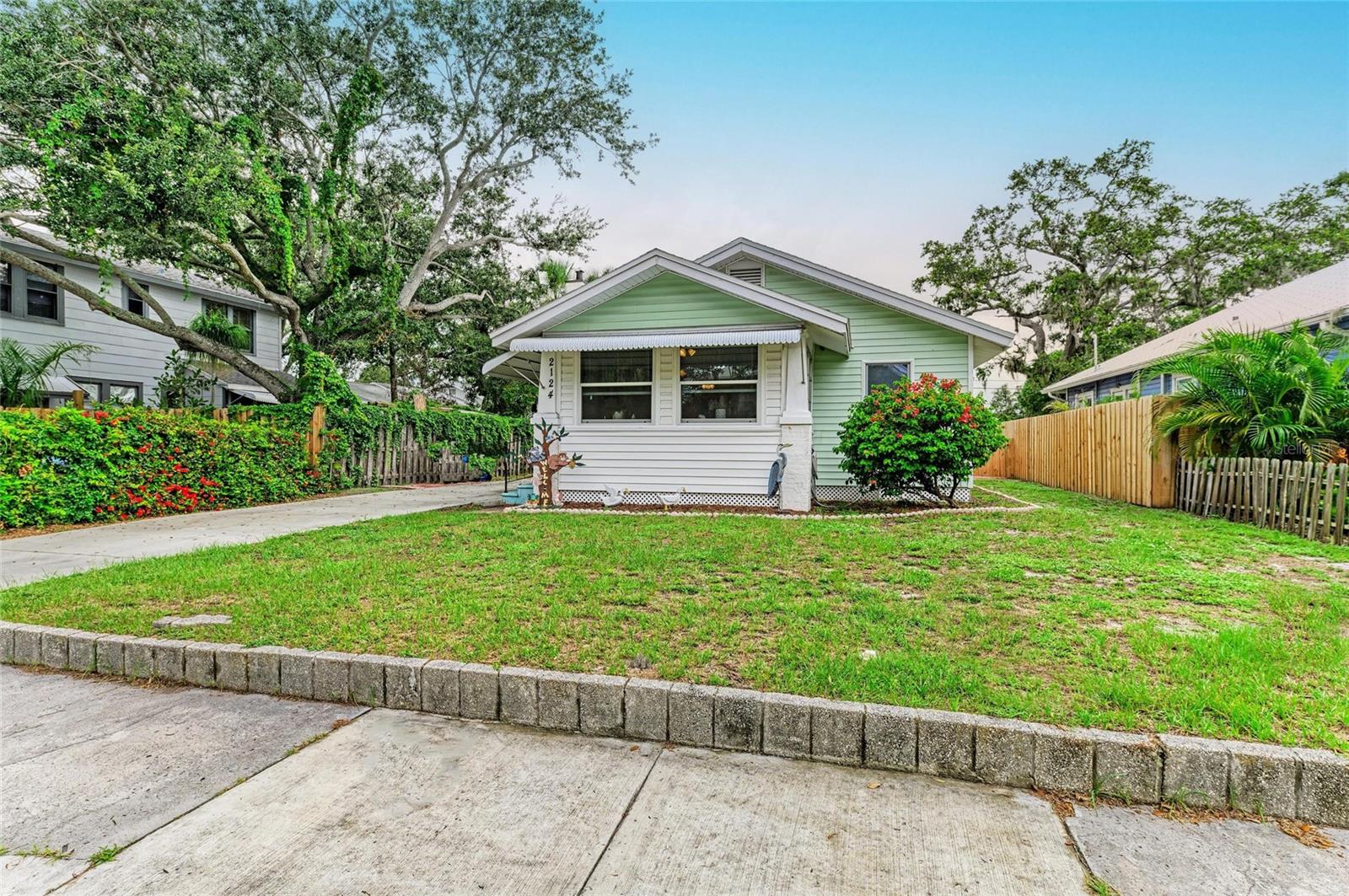 Image 8 of 42 For 2124 6th Avenue W