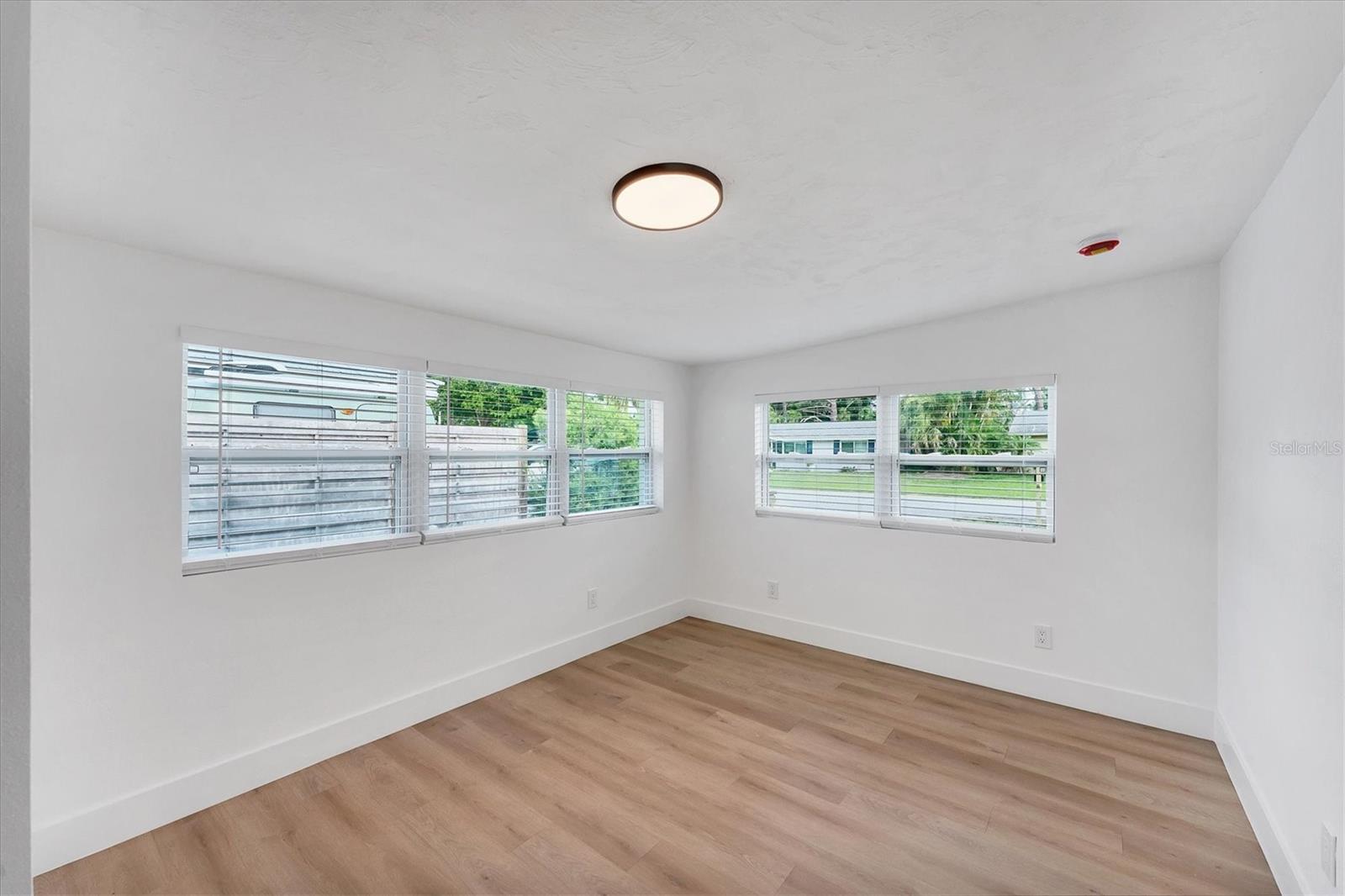 Image 10 of 27 For 2837 Yorktown Street