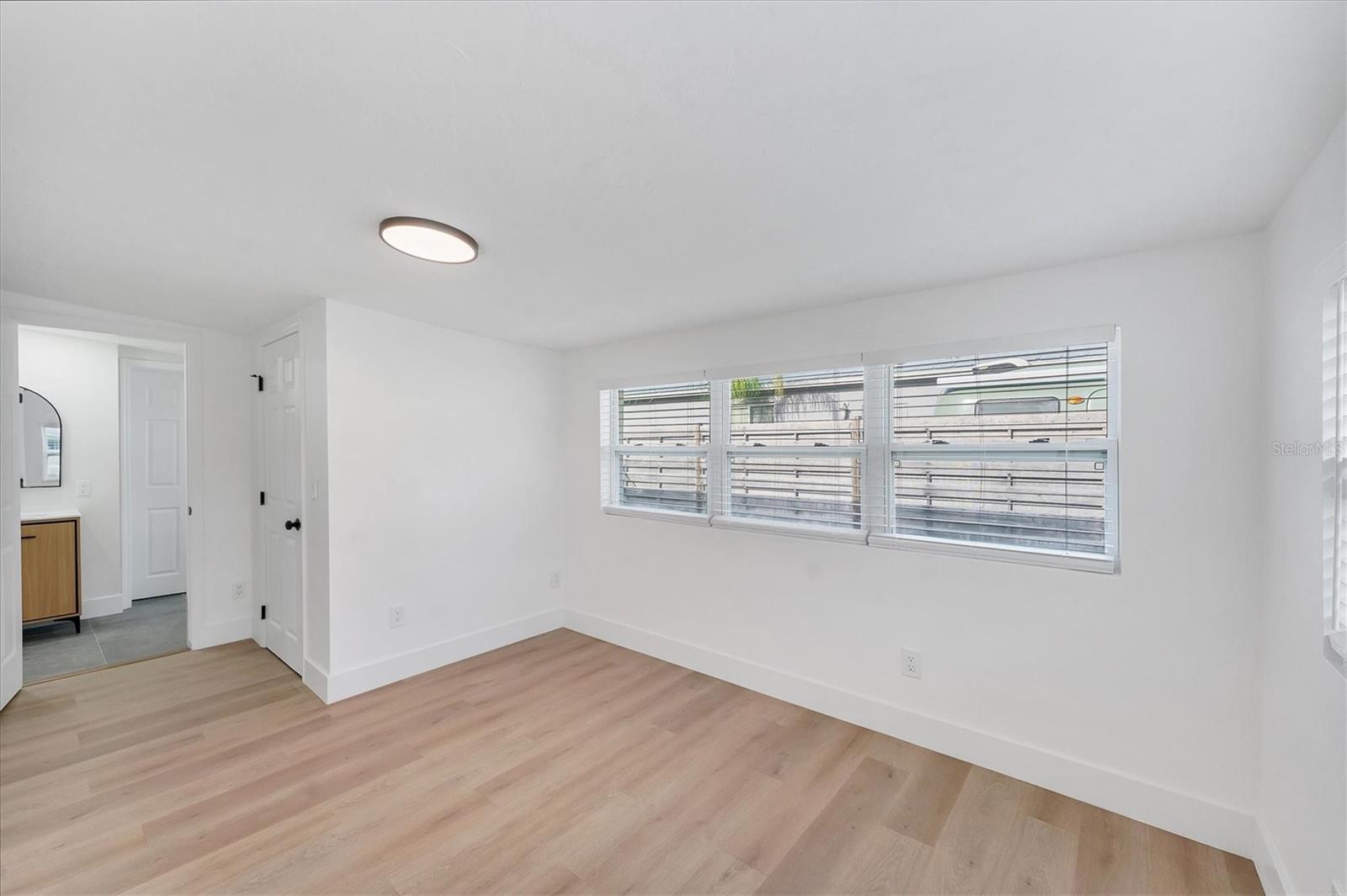 Image 11 of 27 For 2837 Yorktown Street