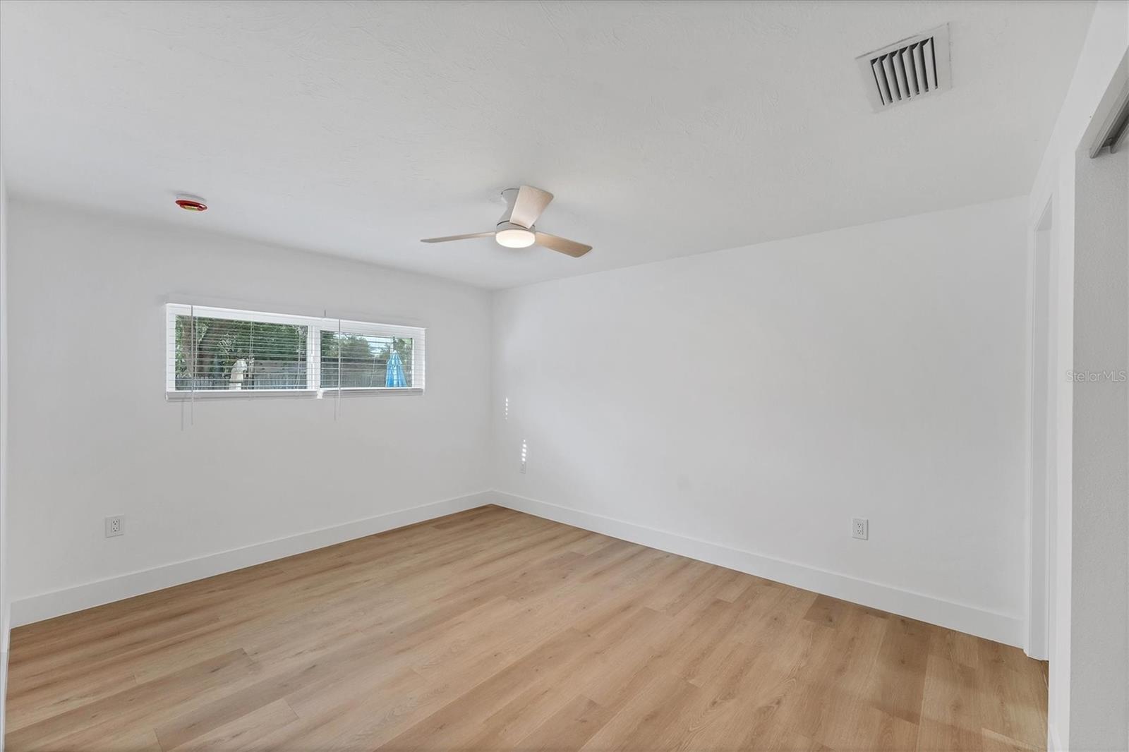 Image 15 of 27 For 2837 Yorktown Street
