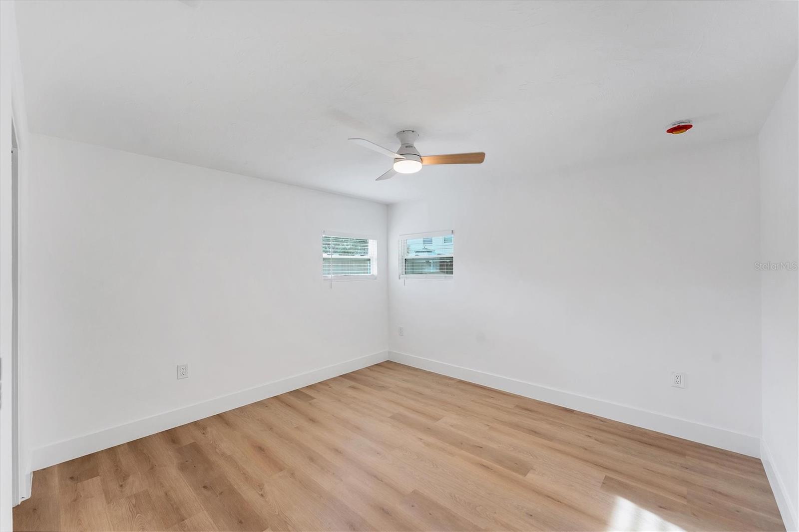 Image 18 of 27 For 2837 Yorktown Street